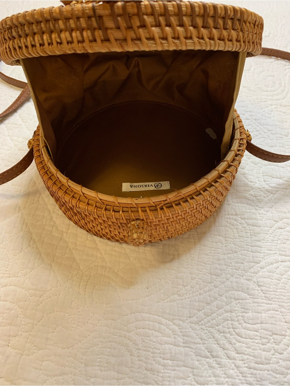 Versona Starburst Round Handcrafted Rattan Crossbody Bag  with Bow Shaped Clasp - Picture 8 of 13